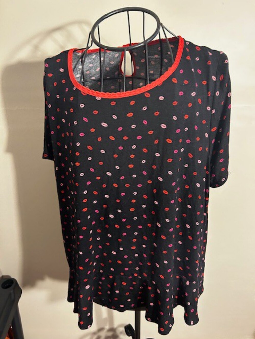 🍋‍🟩 Size 2x 2 x casual dress womens tee shirt blouse lips black graphic fun